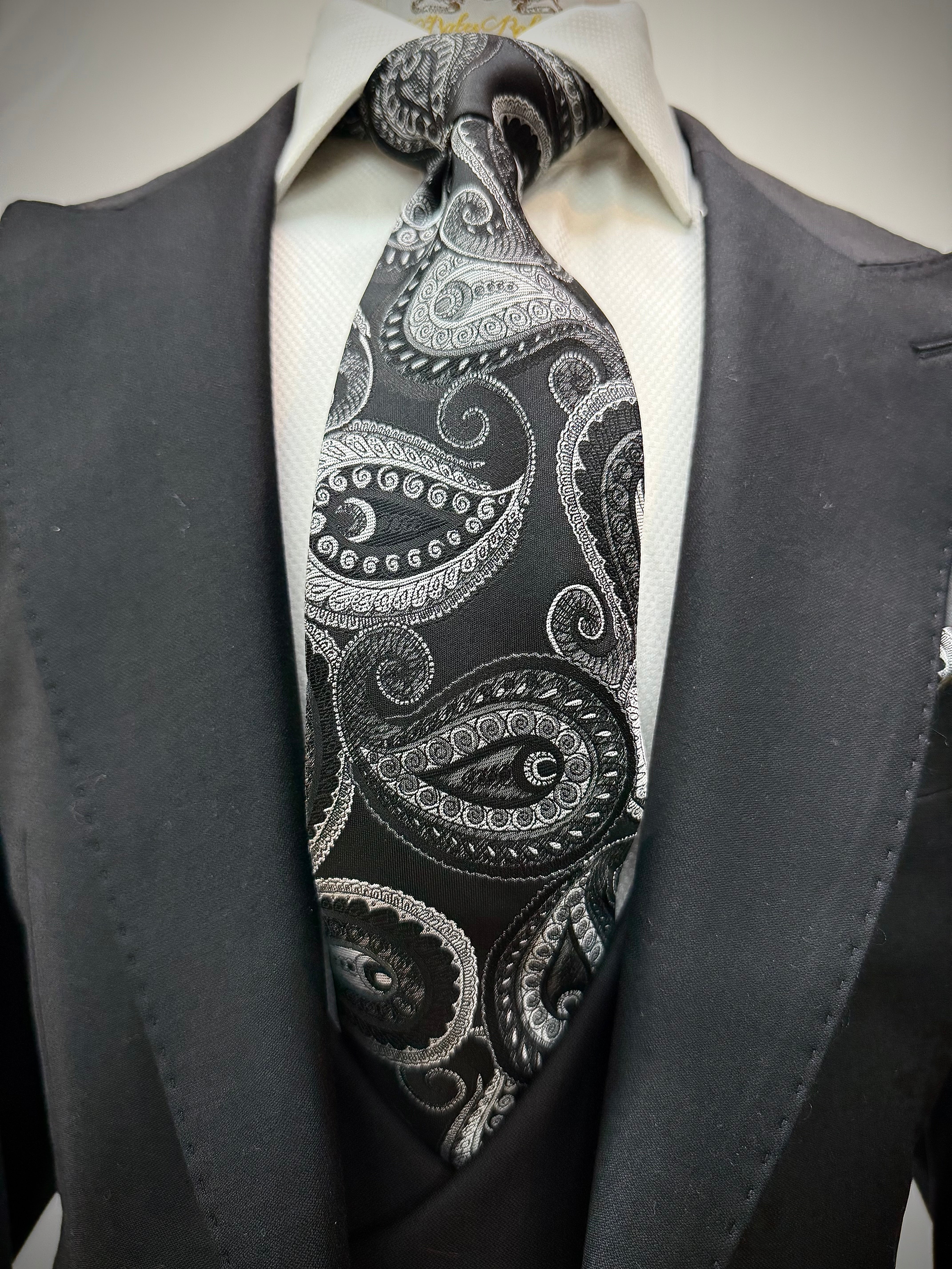 Berragamo Black 3pc Suit