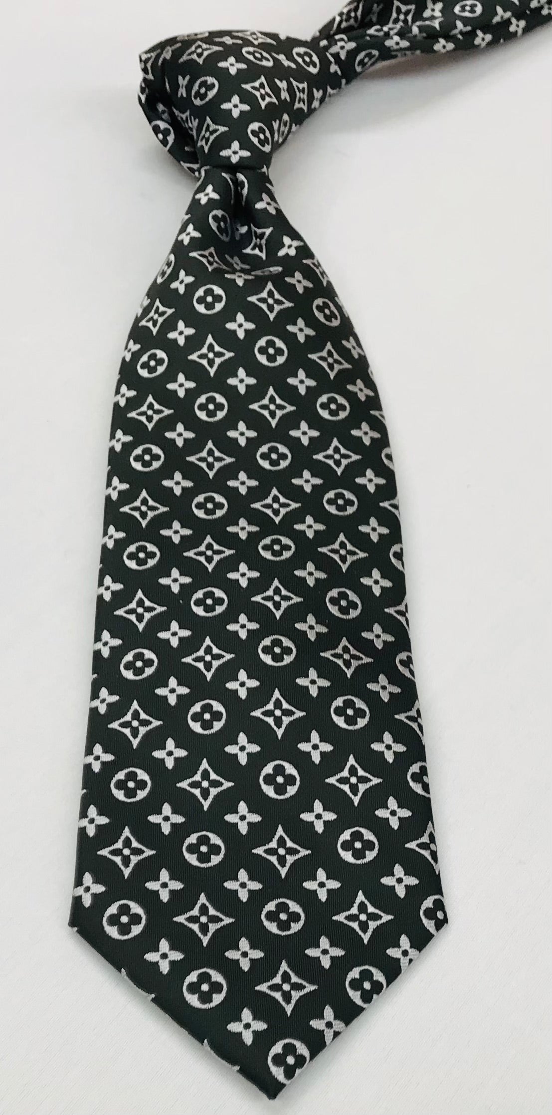 LV Black/Silver Tie