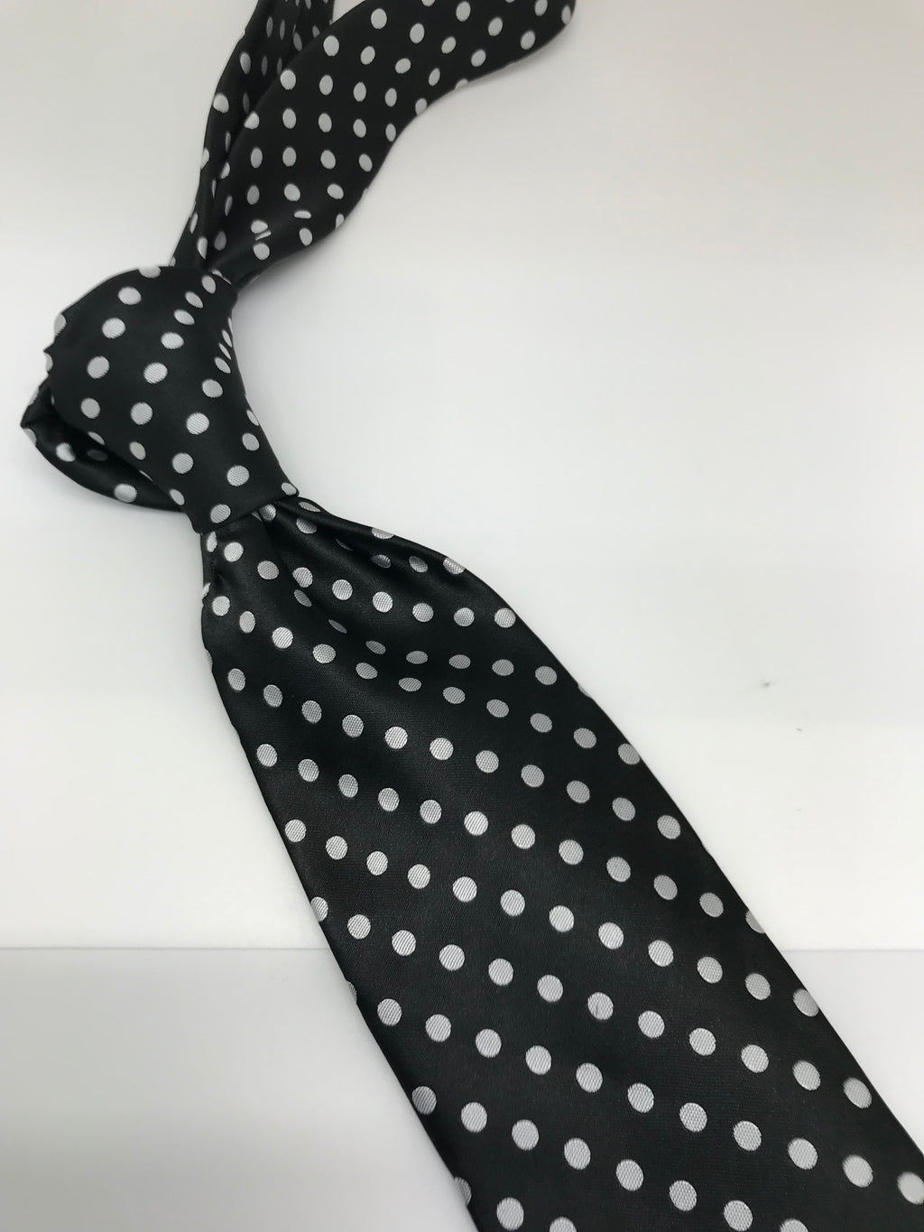 polka dot tie black