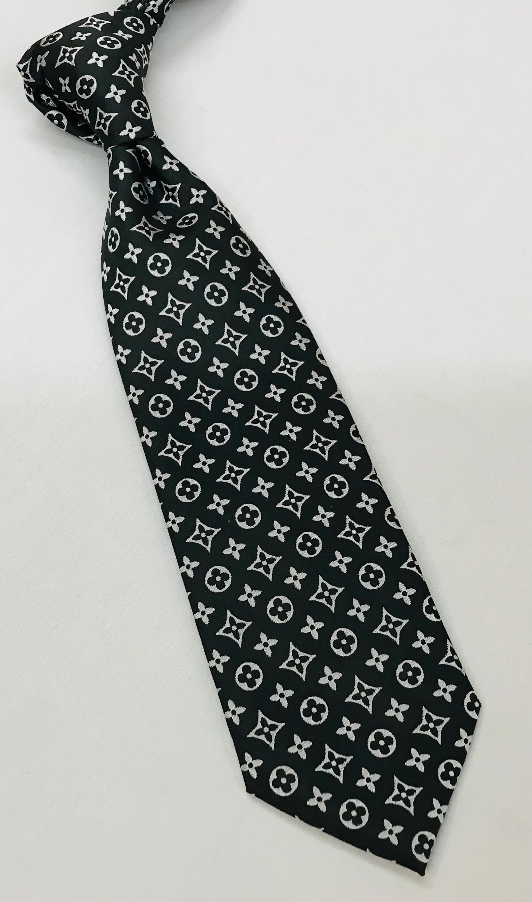 LV Black/Silver Tie